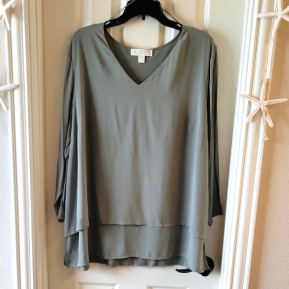 MICHAEL Michael Kors Green Layered Top - Picture 1 of 16